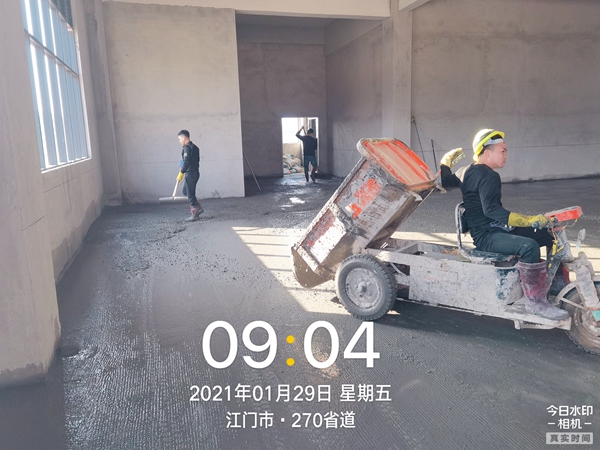 江门市270省道倒混凝土